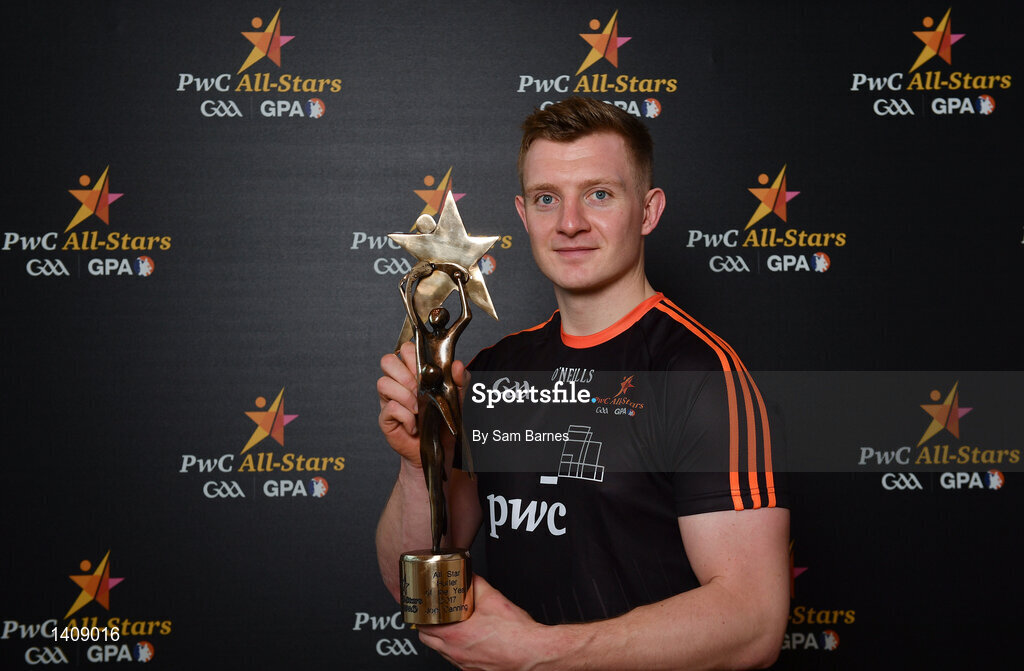3 November 2017; Galway Hurler Joe Canning with his PwC GAA/GPA Hurler of the Year Award at the PwC All Stars 2017 at the Convention Centre in Dublin. Photo by Sam Barnes/Sportsfile