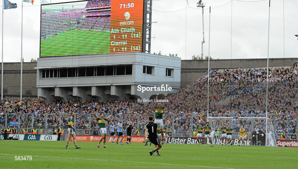 18 September 2011; Dublin goalkeeper Stephen Cluxton kicks the winning point in extra time from a free kick during the GAA Football All-Ireland Senior Championship Final match between Kerry and Dublin at Croke Park, Dublin. Photo by Brian Lawless/Sportsfile