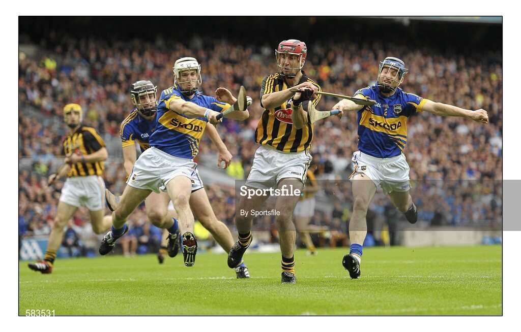 4 September 2011; Eoin Larkin, Kilkenny, in action against Michael Cahill, left, and Paddy Stapleton, right, Tipperary. GAA Hurling All-Ireland Senior Championship Final, Kilkenny v Tipperary, Croke Park, Dublin. Photo by Sportsfile