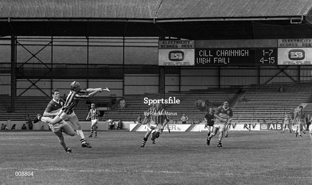 17 June 1990; Daithí Regan of Offaly, left, battles for possession against John Henderson of Kilkenny during the Leinster Senior Hurling Championship Semi-Final match at Croke Park in Dublin. Photo by Ray McManus/Sportsfile