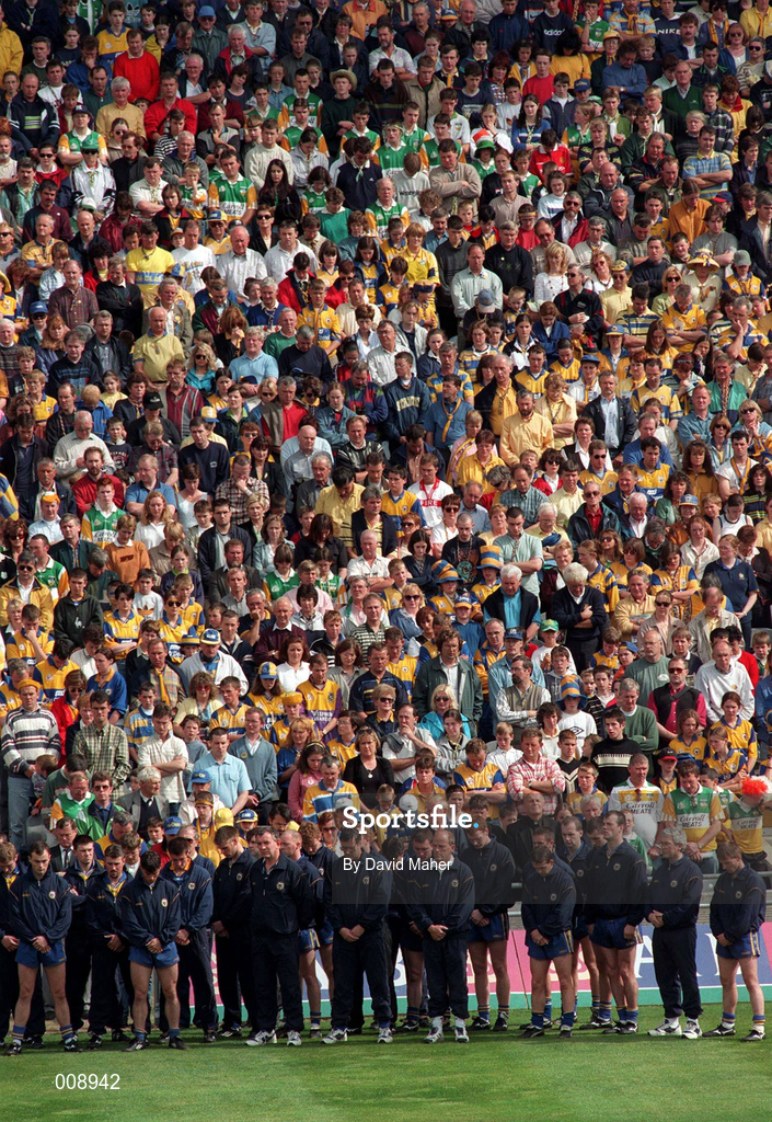 22 August 1998; The Clare Squad stand in respect as the Multi Demominational Service in memory of the Omagh Bombing before the Guinness All-Ireland Hurling All-Ireland Senior Championship Semi-Final Replay match between Clare and Offaly at Croke Park in Dublin. Photo by David Maher/Sportsfile