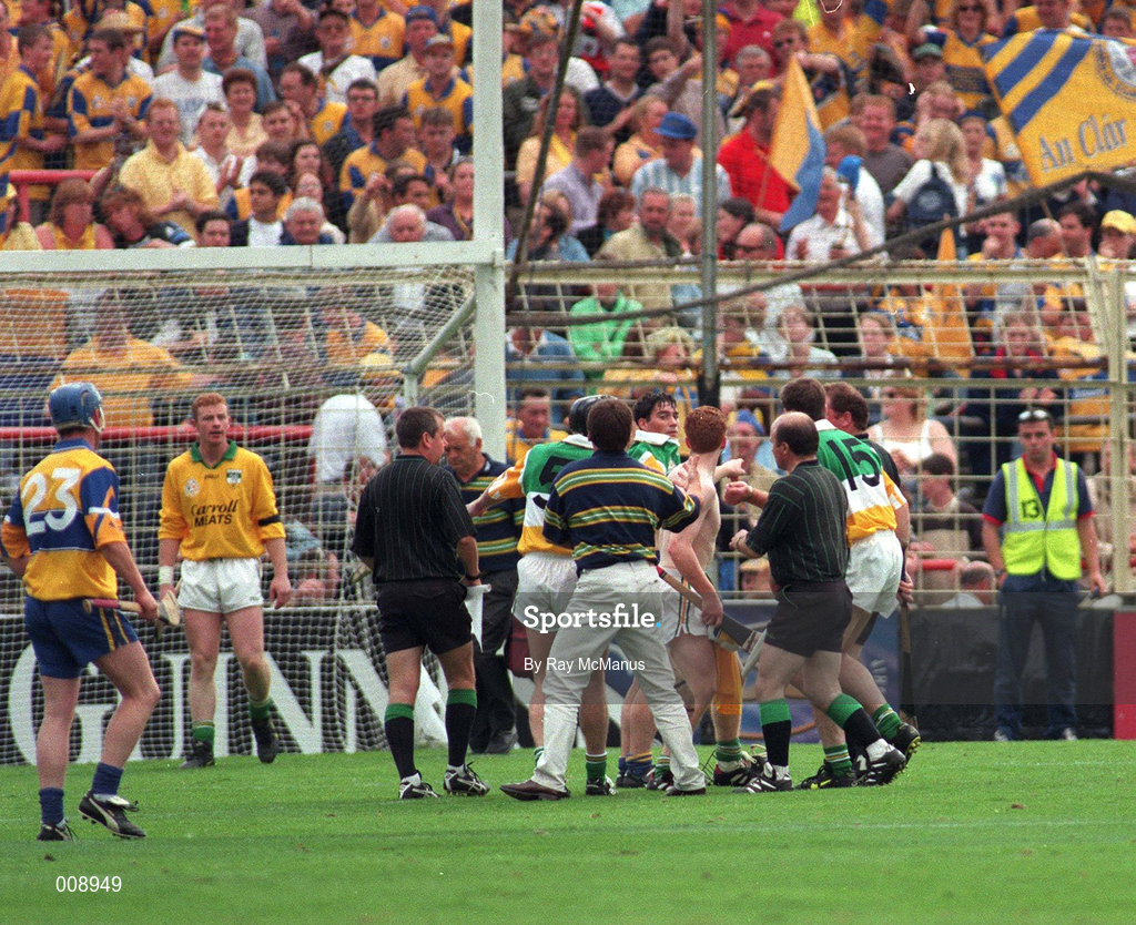 22 August 1998; Offaly players argue with referee Jimmy Cooney after he blew the full-time whistle early at Guinness All-Ireland Hurling All-Ireland Senior Championship Semi-Final Replay match between Clare and Offaly at Croke Park in Dublin. Photo by Ray McManus/Sportsfile