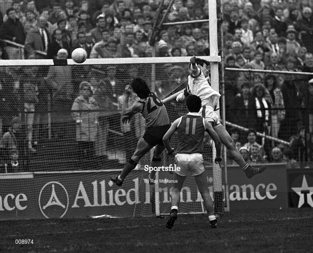 25 October 1987; Sean Wight of Australia knocks the ball past Ireland goalkeeper John O'Leary for a goal during the International Rules Series Second Test match between Ireland and Australia at Croke Park in Dublin. Photo by Ray McManus/Sportsfile