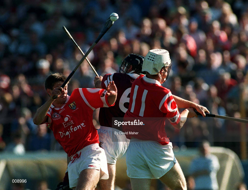 20 September 1998; Luke Mannix, left, and Timmy McCarthy of Cork in action against Michael Healy of Galway during the All-Ireland U21 Hurling Championship Final match between Cork and Galway at Semple Stadium in Thurles, Tipperary. Photo by David Maher/Sportsfile