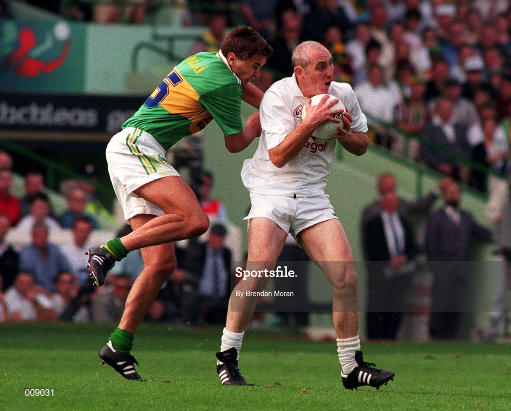 30 August 1998; Davy Dalton of Kildare in action against Maurice Fitzgerald of Kerry during the Bank of Ireland All-Ireland Senior Football Championship Semi-Final match between Kerry and Kildare at Croke Park in Dublin. Photo by Brendan Moran/Sportsfile