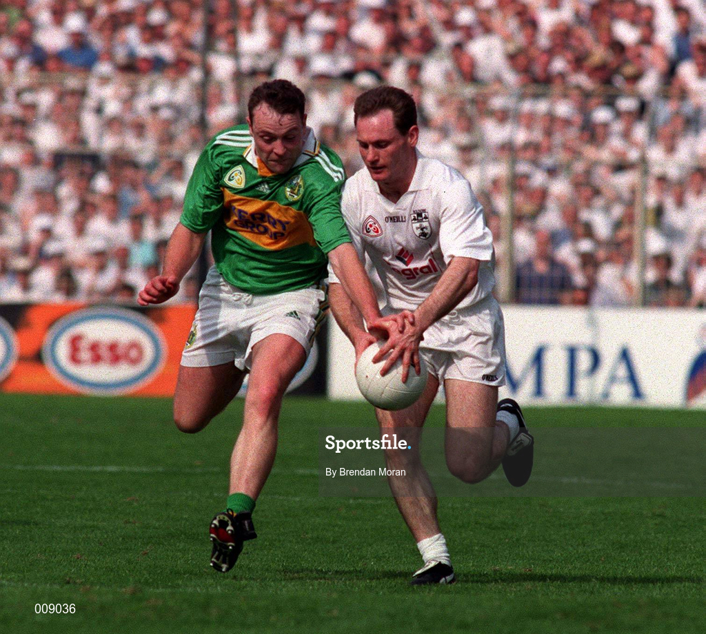 30 August 1998; Declan Kerrigan of Kildare in action against Séamus Moyihan of Kerry during the Bank of Ireland All-Ireland Senior Football Championship Semi-Final match between Kerry and Kildare at Croke Park in Dublin. Photo by Brendan Moran/Sportsfile