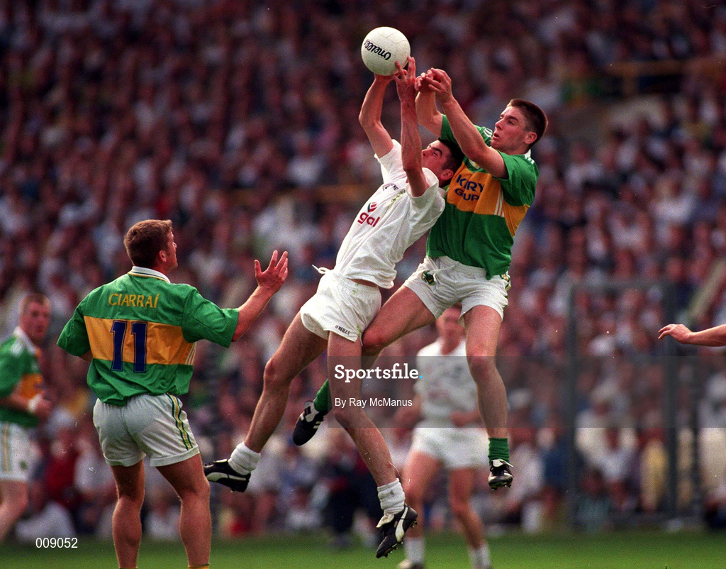 30 August 1998; Dermot Earley of Kildare in action against Darragh Ó Sé of Kerry during the Bank of Ireland All-Ireland Senior Football Championship Semi-Final match between Kerry and Kildare at Croke Park in Dublin. Photo by Ray McManus/Sportsfile