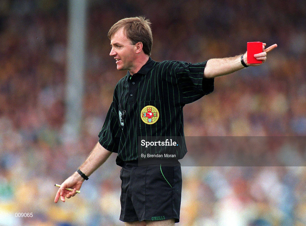 29 August 1998; Referee Dickie Murphy during the Guinness All-Ireland Senior Hurling Championship Semi-Final Refixture match between Clare and Offaly at Semple Stadium in Thurles, Tipperary. Photo by Brendan Moran/Sportsfile