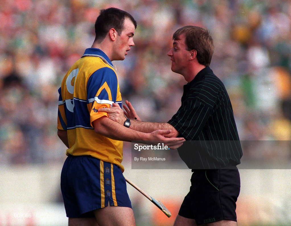 29 August 1998; Referee Dickie Murphy talks with Ollie Baker of Clare during the Guinness All-Ireland Senior Hurling Championship Semi-Final Refixture match between Clare and Offaly at Semple Stadium in Thurles, Tipperary. Photo by Ray McManus/Sportsfile