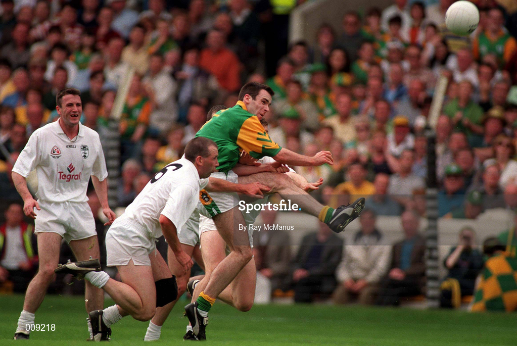 2 August 1998; Hank Traynor of Meath shoots as Kildare players Glenn Ryan and Niall Buckley, left, look on during the Bank of Ireland Leinster Senior Football Championship Final match between Kildare and Meath at Croke Park in Dublin. Photo by Ray McManus/Sportsfile