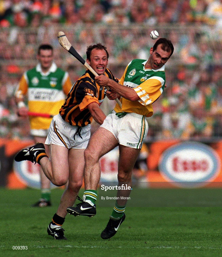 13 September 1998; Johnny Dooley of Offaly in action against Andy Comerford of Kilkenny during the Guinness All-Ireland Senior Hurling Championship Final match between Kilkenny and Offaly at Croke Park in Dublin. Photo by Brendan Moran/Sportsfile