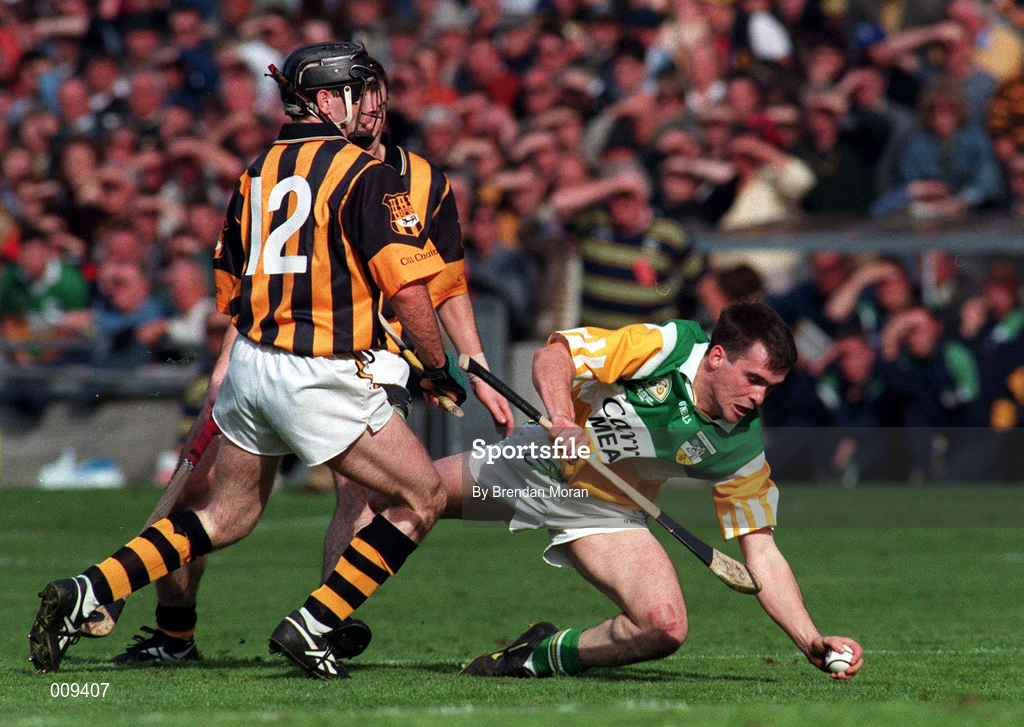 13 September 1998; Johnny Pilkington of Offaly in action against DJ Carey of Kilkenny, 12, during the Guinness All-Ireland Senior Hurling Championship Final match between Kilkenny and Offaly at Croke Park in Dublin. Photo by Brendan Moran/Sportsfile