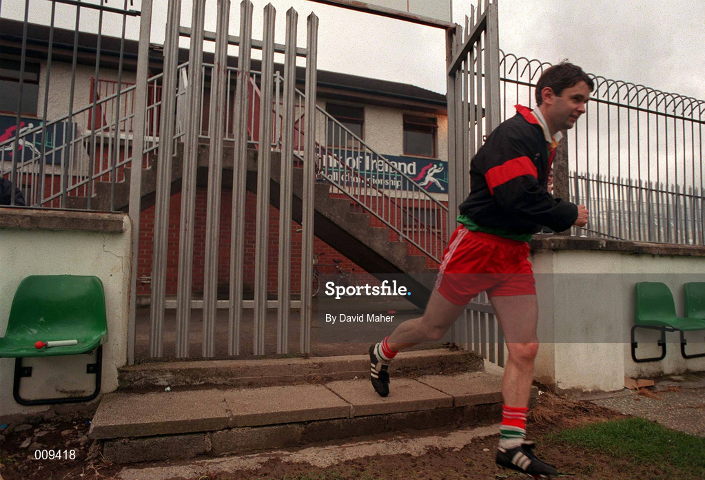 15 September 1998; Karl O'Dwyer makes his way to the pitch before a Kildare senior football squad training session at St Conleth's Park in Newbridge, Kildare. Photo by David Maher/Sportsfile