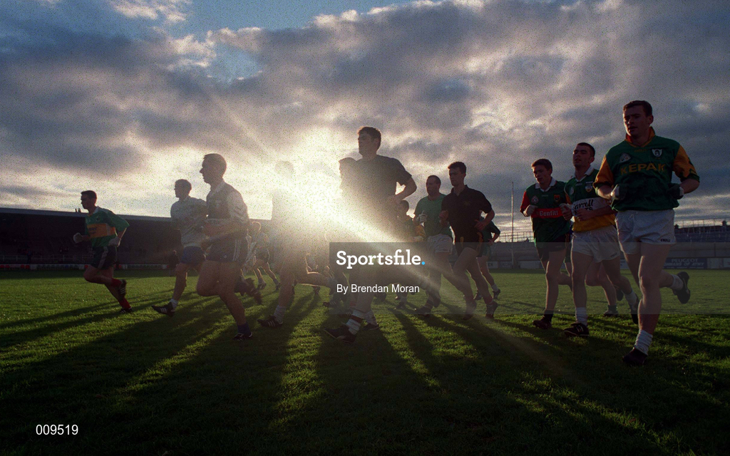 15 September 1998; Players warm-up during a Kildare senior football squad training session at St Conleth's Park in Newbridge, Kildare. Photo by Brendan Moran/Sportsfile