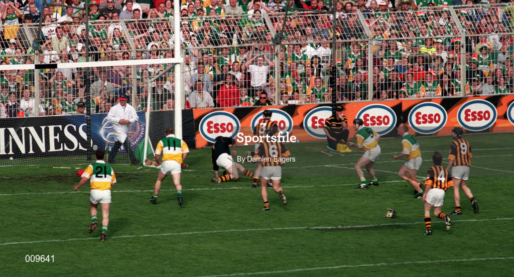 13 September 1998; Brian Whelahan, 5, scores Offaly's second goal past Kilkenny goalkeeper Joe Dermody during the final whistle after the Guinness All-Ireland Senior Hurling Championship Final match between Kilkenny and Offaly at Croke Park in Dublin. Photo by Damien Eagers/Sportsfile