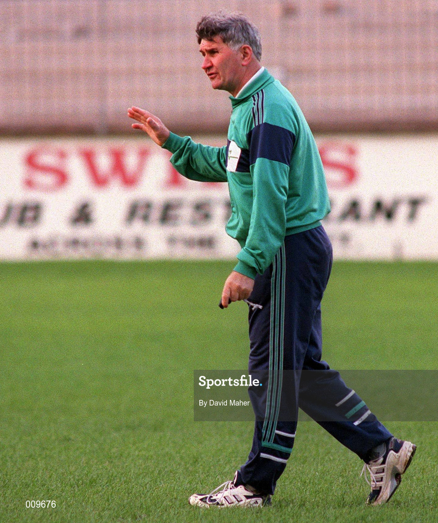 15 September 1998; Kildare manager Mick O'Dwyer during a Kildare senior football squad training session at St Conleth's Park in Newbridge, Kildare. Photo by David Maher/Sportsfile