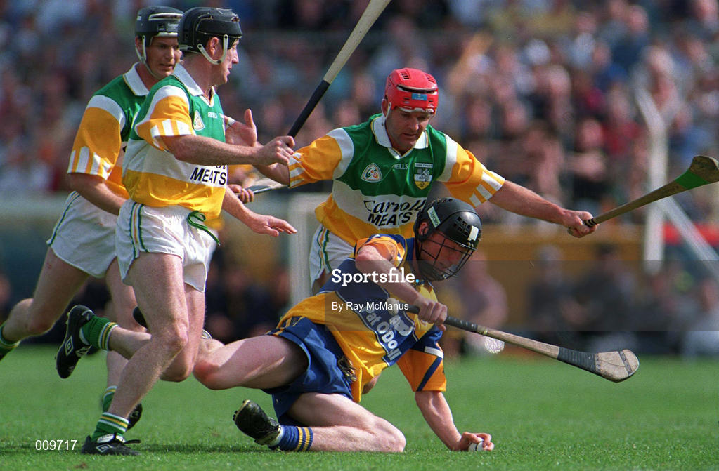 29 August 1998; Niall Gilligan of Clare in action against Offaly players, from left, Hubert Rigney, Brian Whelahan and Martin Hanamy during the Guinness All-Ireland Senior Hurling Championship Semi-Final Refixture match between Clare and Offaly at Semple Stadium in Thurles, Tipperary. Photo by Ray McManus/Sportsfile