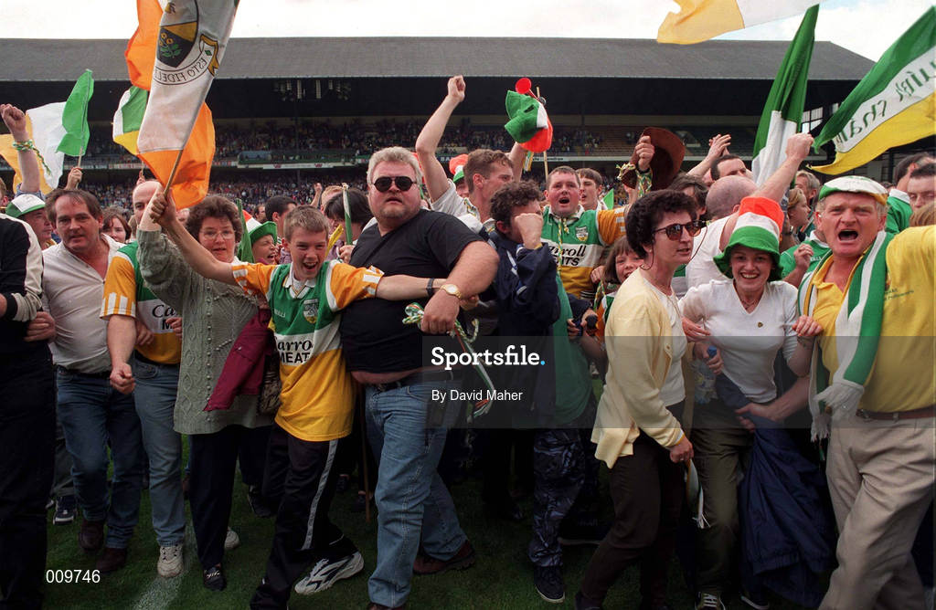 22 August 1998, Offaly fans protest on the pitch after the full-time whistle was blown early referee Jimmy Cooney at Guinness All-Ireland Hurling All-Ireland Senior Championship Semi-Final Replay match between Clare and Offaly at Croke Park in Dublin. Photo by David Maher/Sportsfile