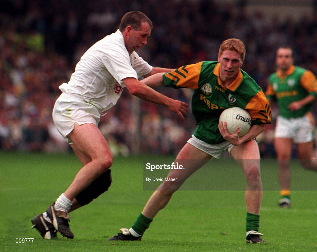2 August 1998; Raymond Magee of Meath in action against Glenn Ryan of Kildare during the Bank of Ireland Leinster Senior Football Championship Final match between Kildare and Meath at Croke Park in Dublin. Photo by David Maher/Sportsfile