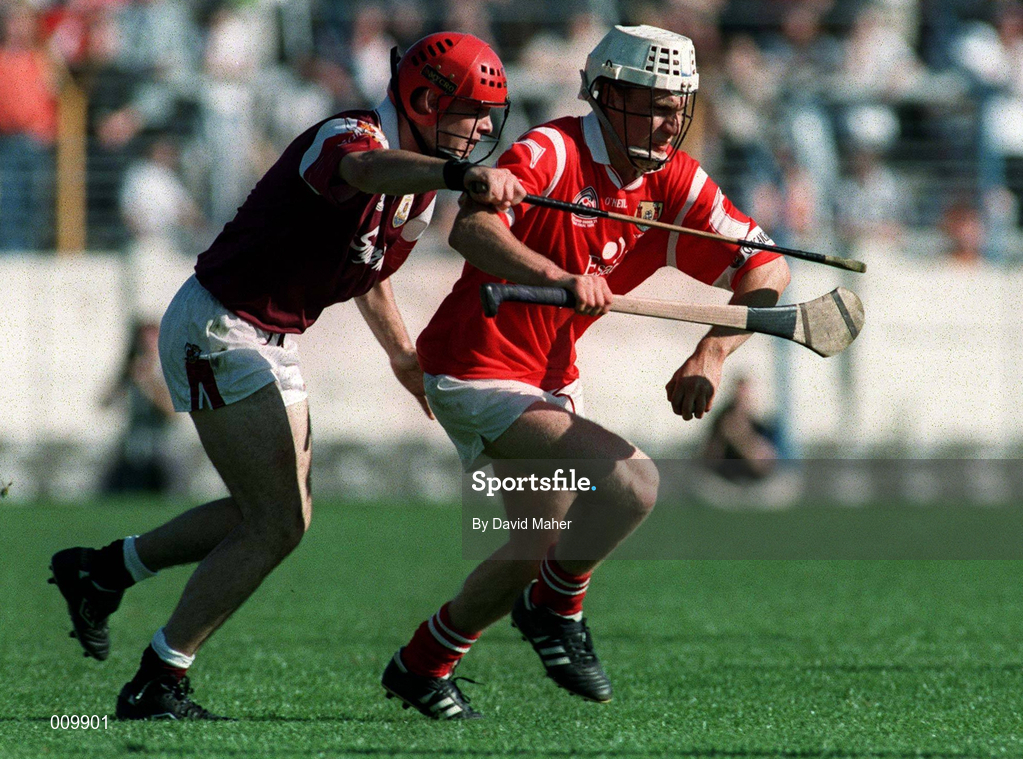 20 September 1998; Timmy McCarthy of Cork gets away from Padraic Walshe of Galway during the All-Ireland U21 Hurling Championship Final match between Cork and Galway at Semple Stadium in Thurles, Tipperary. Photo by David Maher/Sportsfile