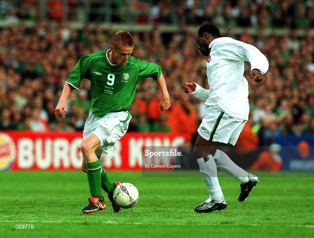 16 May 2002; Damien Duff of Republic of Ireland in action against Isaac Okoronkwo of Nigeria during the International Friendly match between Republic of Ireland and Nigeria at Lansdowne Road in Dublin. Photo by Damien Eagers/Sportsfile