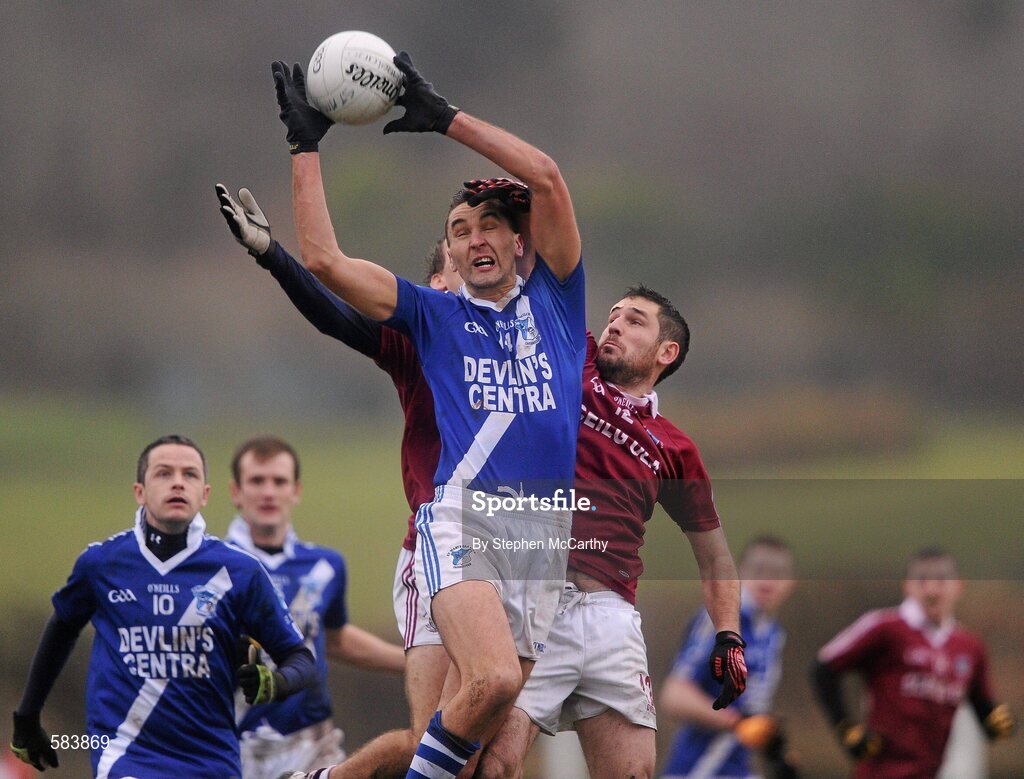24 December 2011; Maurice Fitzgerald, St. Mary's, in action against Colm O'Connor and Aidan O'Connor, right, Dromid Pearses. South Kerry Senior Football Championship Final, St. Mary's v Dromid Pearses, Waterville Sportsfield, Waterville, Co. Kerry. Picture credit: Stephen McCarthy / SPORTSFILE