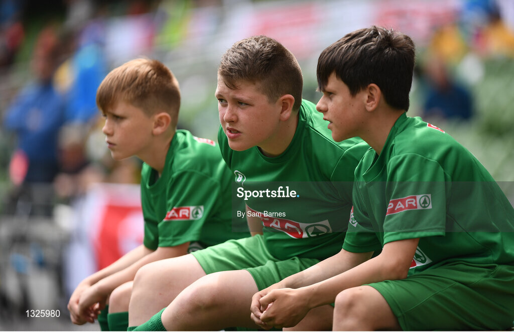 31 May 2017; Substitutes from Scoil Mhuire gan Smál, Co Sligo, watch on during the SPAR FAI Primary School 5s National Finals at Aviva Stadium, in Lansdowne Rd, Dublin. Photo by Sam Barnes/Sportsfile