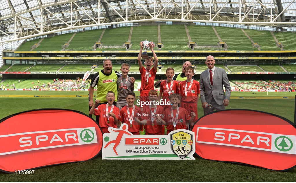 31 May 2017; The Granagh NS team, Co Limerick, celebrate with the cup during the SPAR FAI Primary School 5s National Finals at Aviva Stadium, in Lansdowne Rd, Dublin 4. Photo by Sam Barnes/Sportsfile