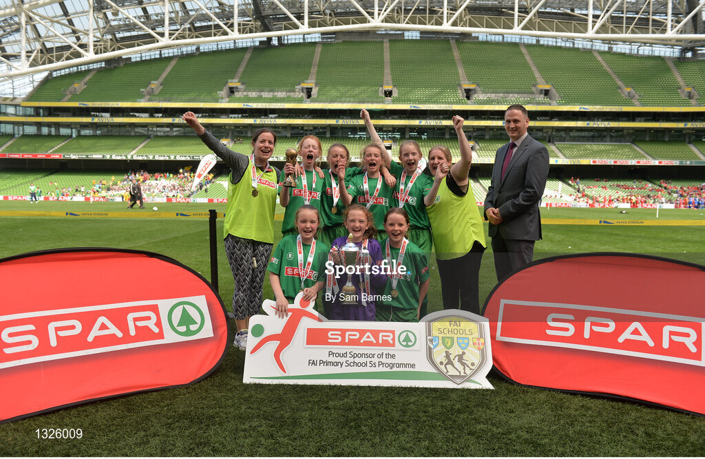 31 May 2017; The Drimina NS team, Co Sligo, celebrate with the cup during the SPAR FAI Primary School 5s National Finals at Aviva Stadium, in Lansdowne Rd, Dublin 4. Photo by Sam Barnes/Sportsfile