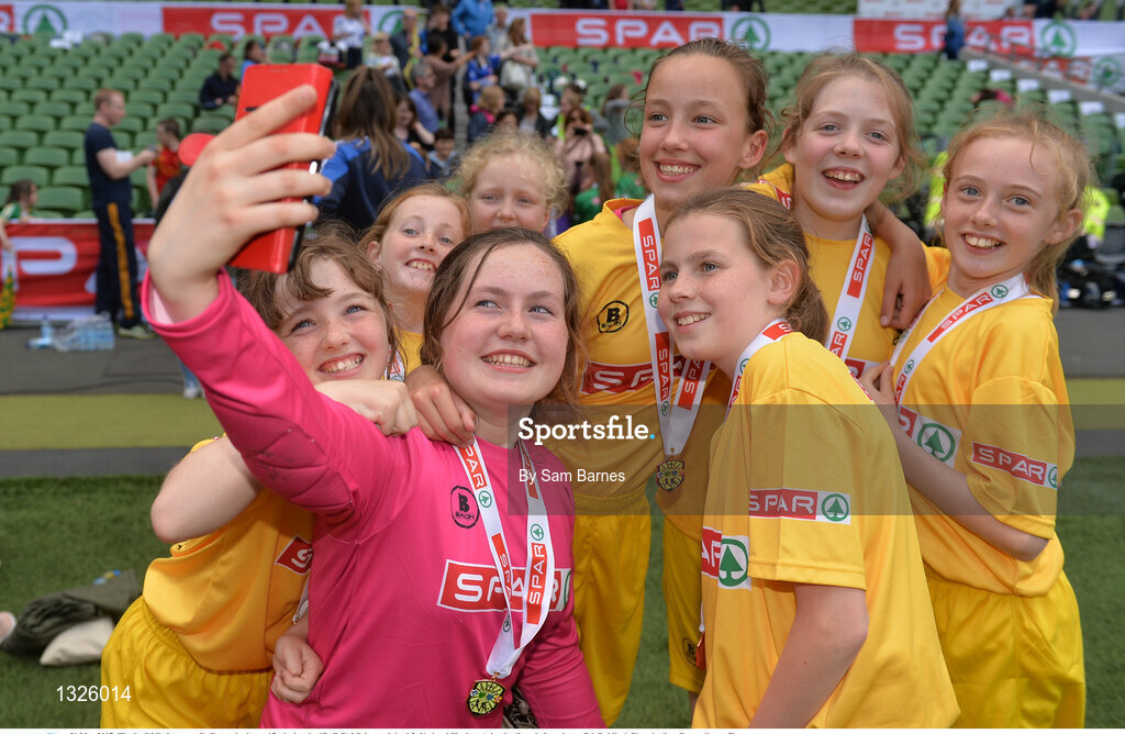 31 May 2017; The Scoil Mhuire team, Co Donegal take a selfie during the SPAR FAI Primary School 5s National Finals at Aviva Stadium, in Lansdowne Rd, Dublin 4. Photo by Sam Barnes/Sportsfile