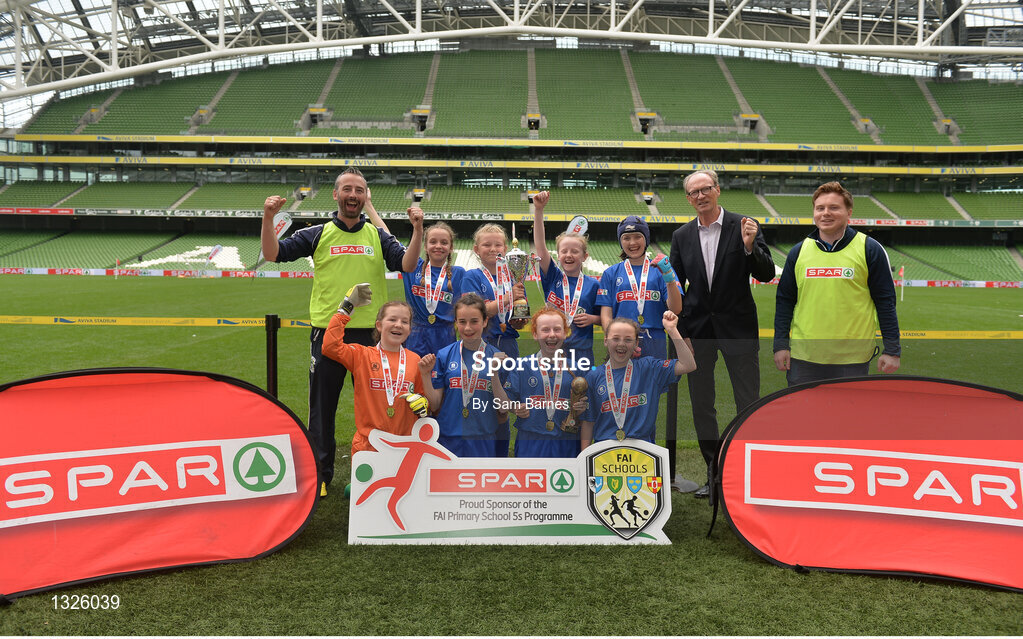 31 May 2017; Our Lady of Good Counsel GNS, Co Dublin, celebrate with the cup during the SPAR FAI Primary School 5s National Finals at Aviva Stadium, in Lansdowne Rd, Dublin 4. Photo by Sam Barnes/Sportsfile