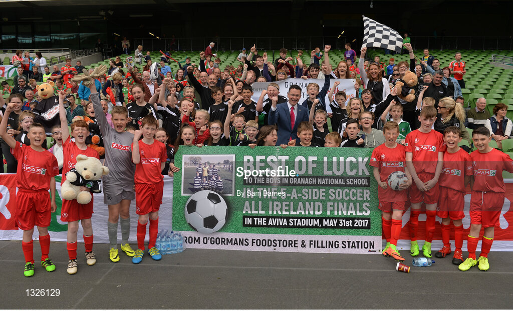 31 May 2017; Minister Patrick O’Donovan TD, Minister of State for Tourism and Sport, with players and supporters from Granagh NS, Co Limerick,  during the SPAR FAI Primary School 5s National Finals at the Aviva Stadium in Lansdowne Rd, Dublin. Photo by Sam Barnes/Sportsfile
