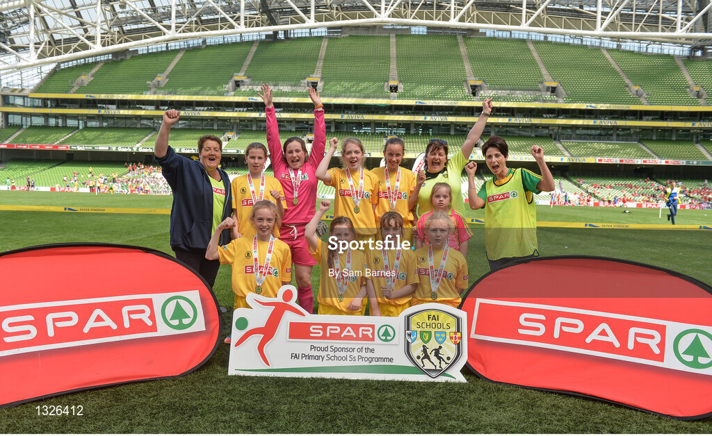 31 May 2017; The Scoil Mhuire team, Co Donegal, with their medals following the SPAR FAI Primary School 5s National Finals at Aviva Stadium, in Lansdowne Rd, Dublin 4. Photo by Sam Barnes/Sportsfile