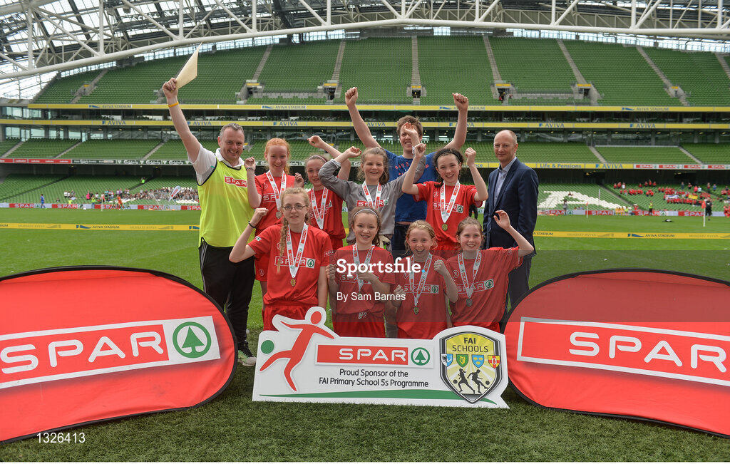31 May 2017; The Ballyea NS team, Co Clare, with their medals following the SPAR FAI Primary School 5s National Finals at Aviva Stadium, in Lansdowne Rd, Dublin 4. Photo by Sam Barnes/Sportsfile