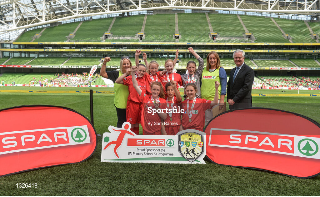 31 May 2017; The Little Flower NS team, Co Tipperary, with their medals following the SPAR FAI Primary School 5s National Finals at Aviva Stadium, in Lansdowne Rd, Dublin 4. Photo by Sam Barnes/Sportsfile