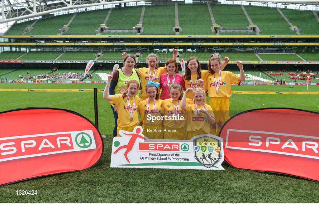 31 May 2017; The Gaelscoil Ultain team, Co Monaghan, with their medals following the SPAR FAI Primary School 5s National Finals at Aviva Stadium, in Lansdowne Rd, Dublin 4. Photo by Sam Barnes/Sportsfile