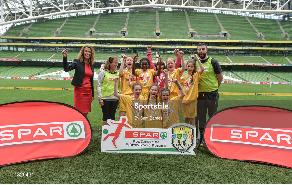 31 May 2017; The Woodland NS team, Co Donegal, with their medals following the SPAR FAI Primary School 5s National Finals at Aviva Stadium, in Lansdowne Rd, Dublin 4. Photo by Sam Barnes/Sportsfile