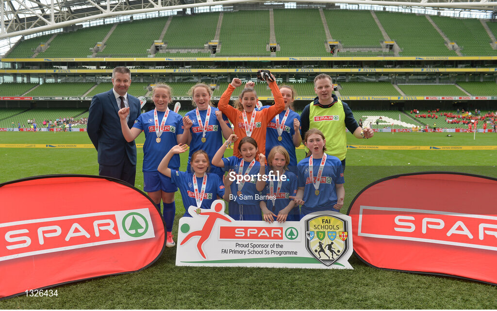 31 May 2017; The Kilkenny School Project team, Co Kilkenny, with their medals following the SPAR FAI Primary School 5s National Finals at Aviva Stadium, in Lansdowne Rd, Dublin 4. Photo by Sam Barnes/Sportsfile