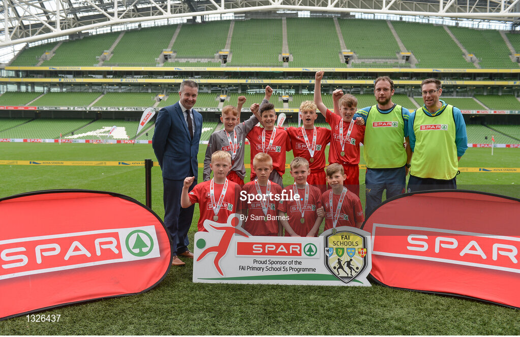 31 May 2017; The Nenagh CBS Primary team, Co Tipperary, with their medals following the SPAR FAI Primary School 5s National Finals at Aviva Stadium, in Lansdowne Rd, Dublin 4. Photo by Sam Barnes/Sportsfile