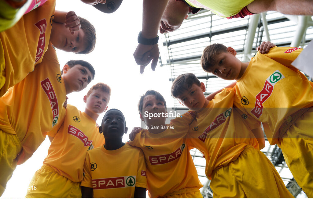 31 May 2017; The Dooish NS team, Co Donegal, hold a team talk during the SPAR FAI Primary School 5s National Finals at Aviva Stadium, in Lansdowne Rd, Dublin 4. Photo by Sam Barnes/Sportsfile