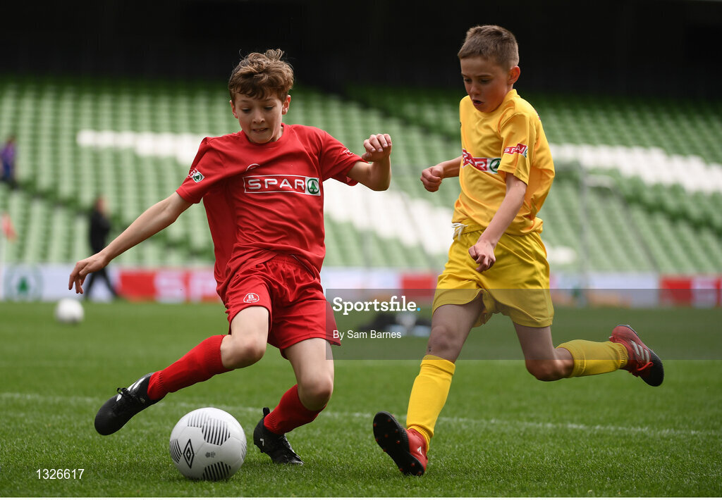 31 May 2017; Zach Lynch of Scoil an Athar Tadhg, Co Cork, in action against Kevin McCormack of Dooish NS, Co Donegal, during the SPAR FAI Primary School 5s National Finals at Aviva Stadium, in Lansdowne Rd, Dublin 4. Photo by Sam Barnes/Sportsfile