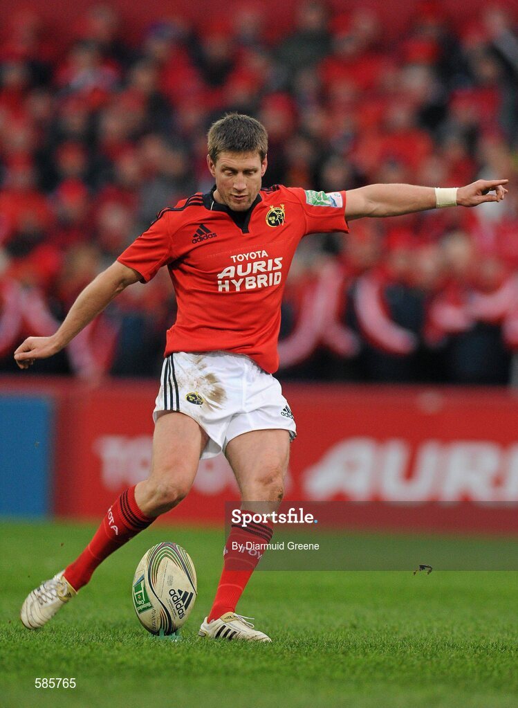 14 January 2012; Ronan O'Gara, Munster, kicks a penalty. Heineken Cup, Pool 1, Round 5, Munster v Castres Olympique, Thomond Park, Limerick. Picture credit: Diarmuid Greene / SPORTSFILE