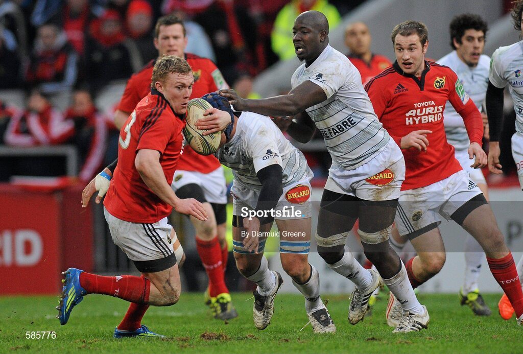14 January 2012; Keith Earls, Munster, gets away from Jannie Bornman, and Ibrahim Diarra, Castres Olympique. Heineken Cup, Pool 1, Round 5, Munster v Castres Olympique, Thomond Park, Limerick. Picture credit: Diarmuid Greene / SPORTSFILE