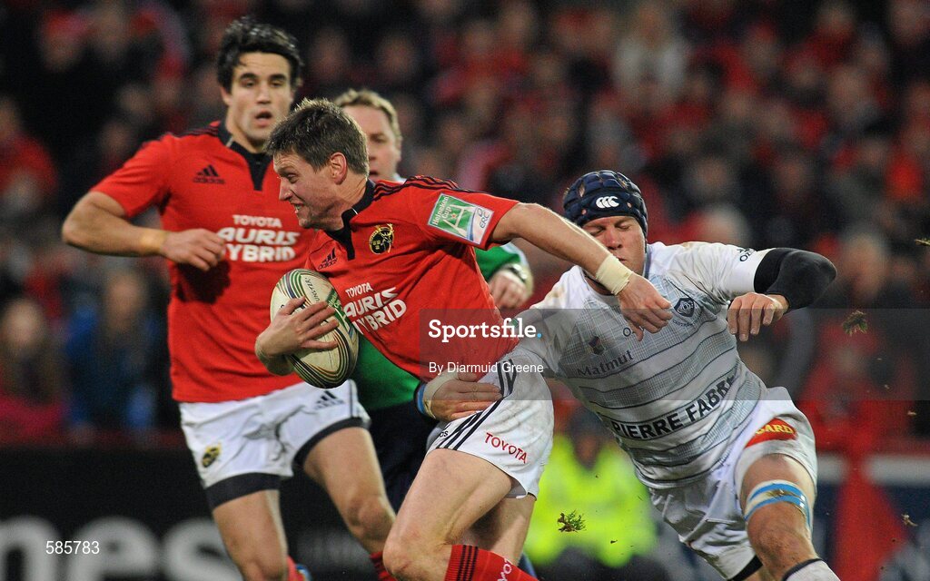 14 January 2012; Ronan O'Gara, Munster, is tackled by Jannie Bornman, Castres Olympique. Heineken Cup, Pool 1, Round 5, Munster v Castres Olympique, Thomond Park, Limerick. Picture credit: Diarmuid Greene / SPORTSFILE
