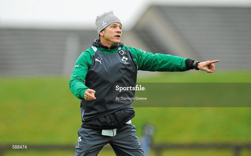 24 January 2012; Ireland assistant coach Les Kiss during squad training ahead of their RBS Six Nations Rugby Championship game against Wales on February 5th. Ireland Rugby Squad Training, University of Limerick, Limerick. Picture credit: Diarmuid Greene / SPORTSFILE