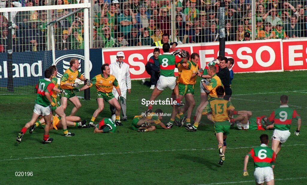 29 September 1996. Altercation between Meath and Mayo footballers. Meath v Mayo, All-Ireland Football Final Replay, Croke Park. Dublin. Picture Credit: David Maher/SPORTSFILE.