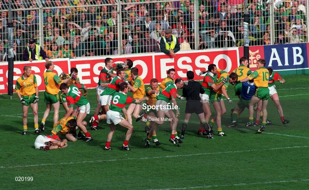 29 September 1996. Altercation between Meath and Mayo footballers. Meath v Mayo, All-Ireland Football Final Replay, Croke Park. Dublin. Picture Credit: David Maher/SPORTSFILE.