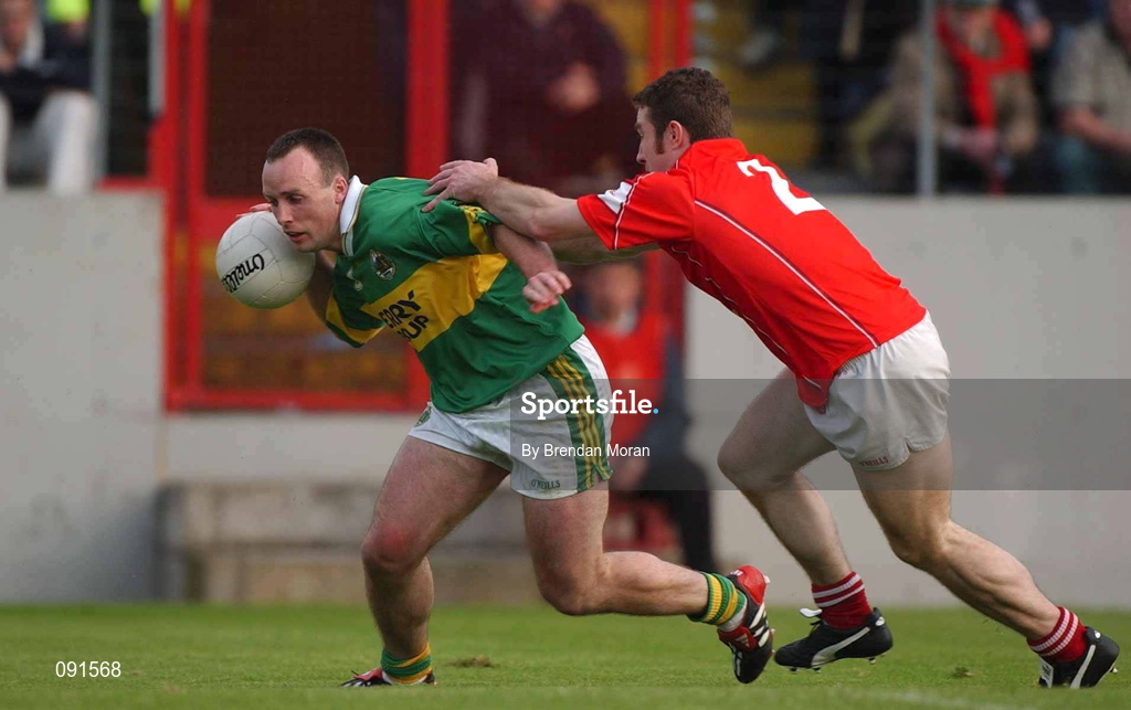 23 June 2002; John Crowley of Kerry in action against Eoin Sexton of Cork during the Bank of Ireland Munster Senior Football Championship Semi-Final Replay match between Cork and Kerry at Páirc U’ Chaoimh in Cork. Photo by Brendan Moran/Sportsfile