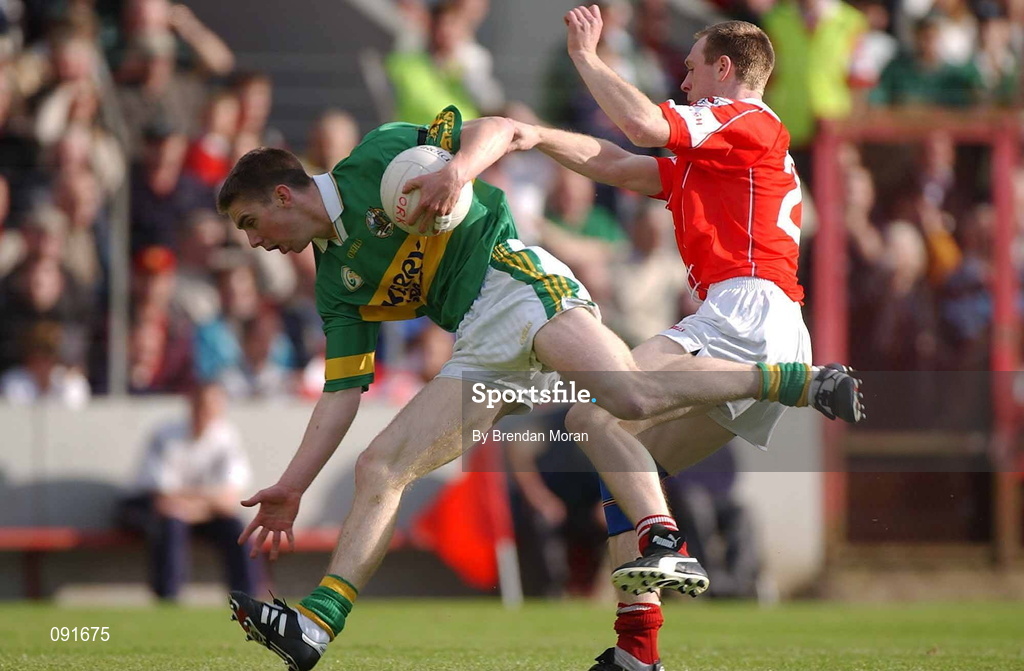 23 June 2002; Marc î SŽ of Kerry in action against Cork's Philip Clifford of Cork during the Bank of Ireland Munster Senior Football Championship Semi-Final Replay match between Cork and Kerry at Páirc U’ Chaoimh in Cork. Photo by Brendan Moran/Sportsfile