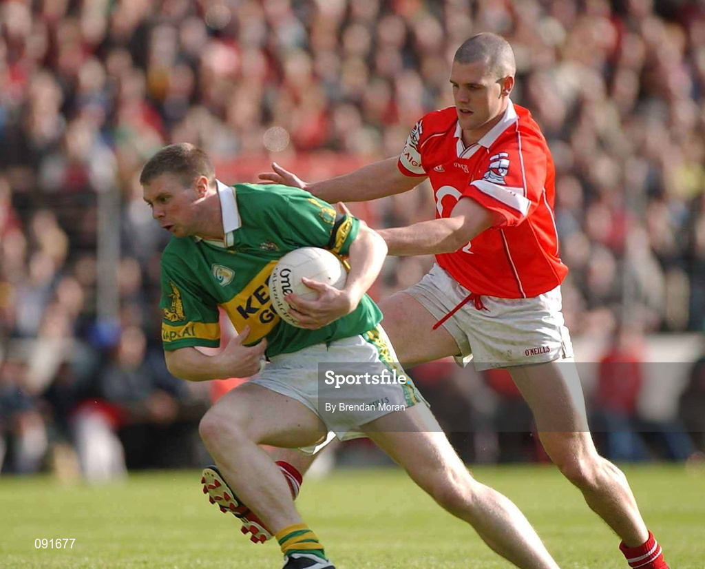 23 June 2002; Tomás î SŽ of Kerry in action against Cork's Brendan Ger O'Sullivan during the Bank of Ireland Munster Senior Football Championship Semi-Final Replay match between Cork and Kerry at Páirc U’ Chaoimh in Cork. Photo by Brendan Moran/Sportsfile